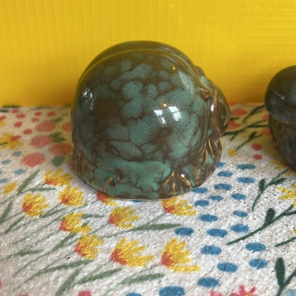 Vintage pair of green and brown ceramic glazed bug and turtle decor figurines - Picture 3 of 10